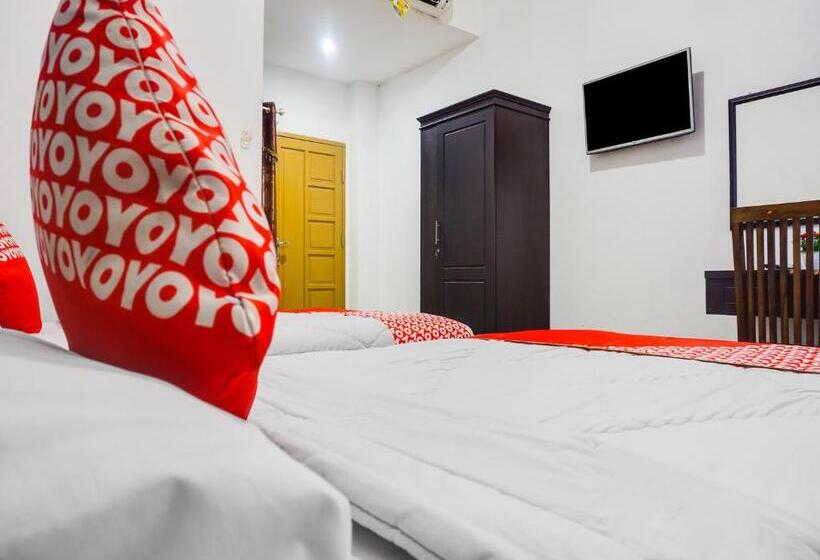 פנסיון Reddoorz Near Makassar Town Square 2