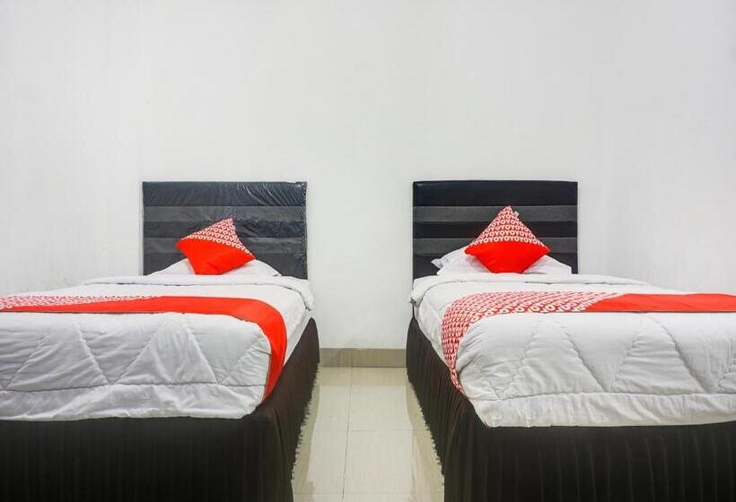 פנסיון Reddoorz Near Makassar Town Square 2