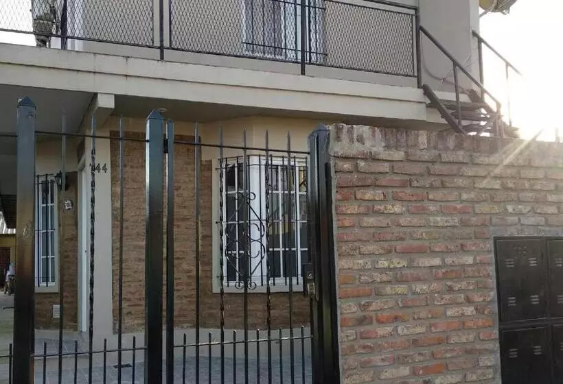 ベッドアンドブレックファースト Ezeiza Home