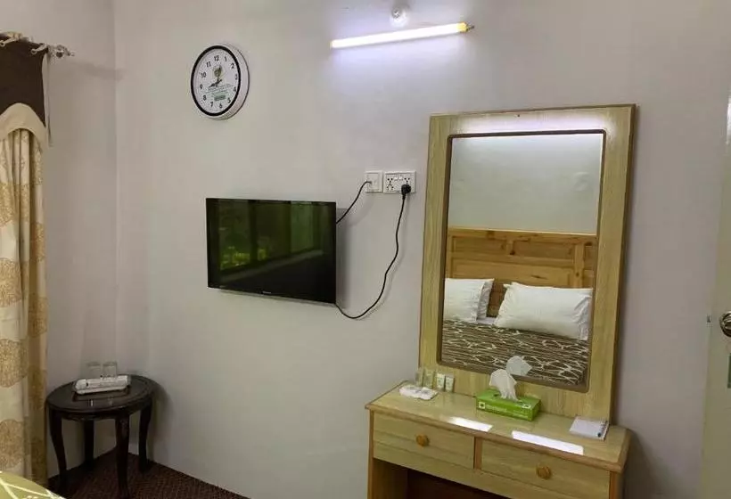 هتل Naveed Tourist Inn