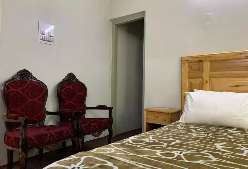 هتل Naveed Tourist Inn