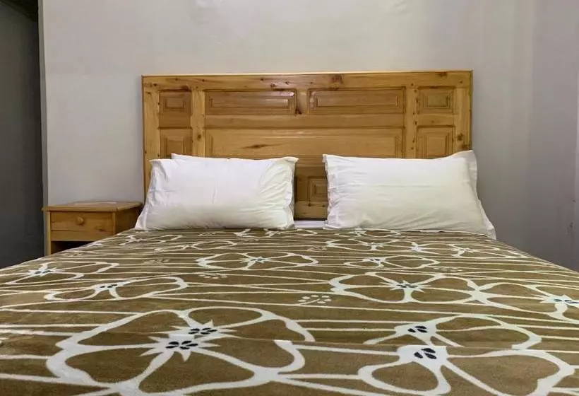 هتل Naveed Tourist Inn