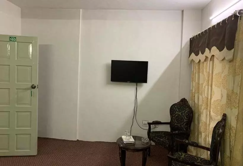هتل Naveed Tourist Inn