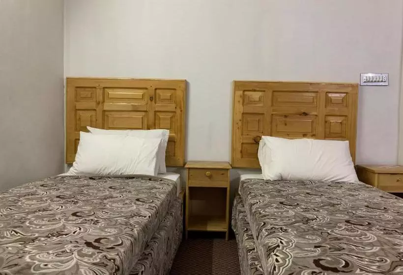 هتل Naveed Tourist Inn