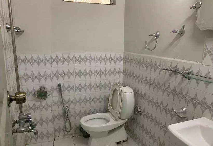هتل Naveed Tourist Inn