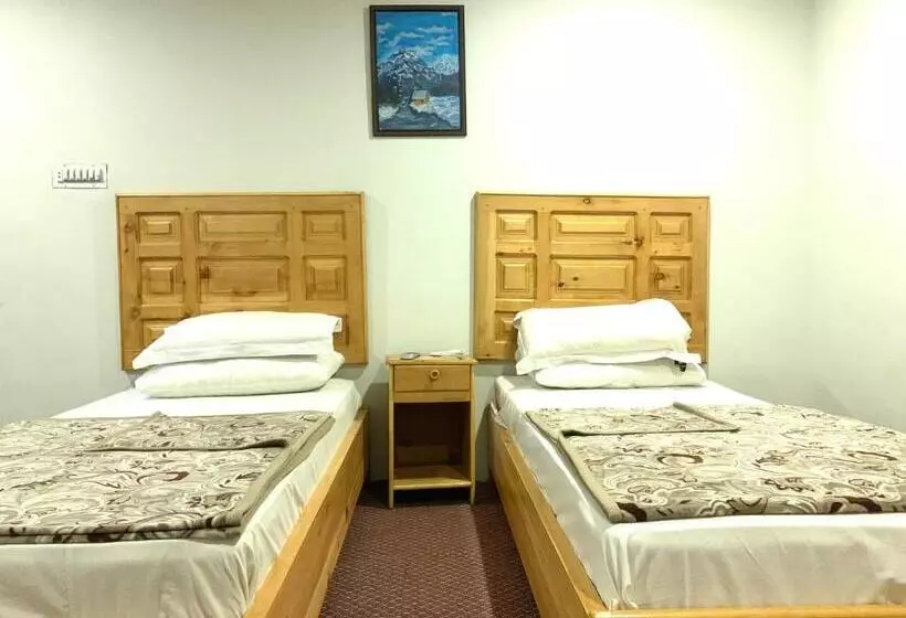 هتل Naveed Tourist Inn