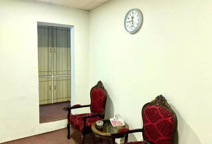 هتل Naveed Tourist Inn