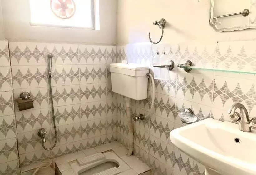 هتل Naveed Tourist Inn