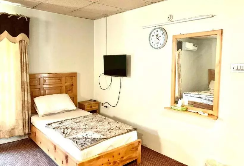 هتل Naveed Tourist Inn