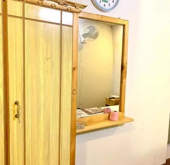هتل Naveed Tourist Inn
