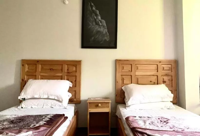 هتل Naveed Tourist Inn