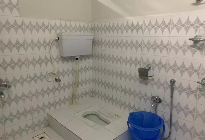 هتل Naveed Tourist Inn