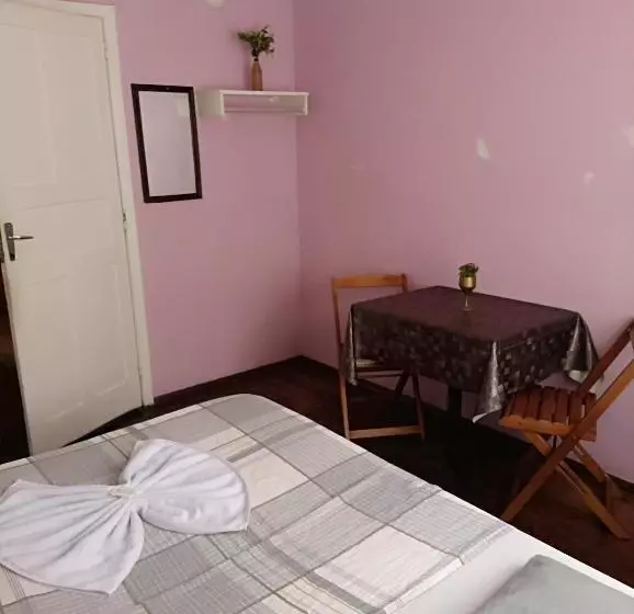 پانسیون Pousada Jardim Alameda