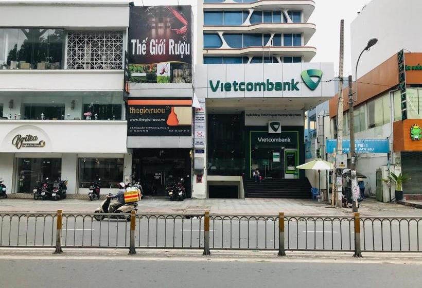 هتل کپسول Bamboo Hostel