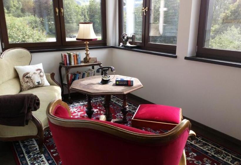 بنسيون Die Schlafende Goass   Pub Und Gästehaus