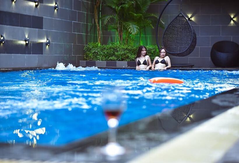 Zen Riverside Hotel & Residences