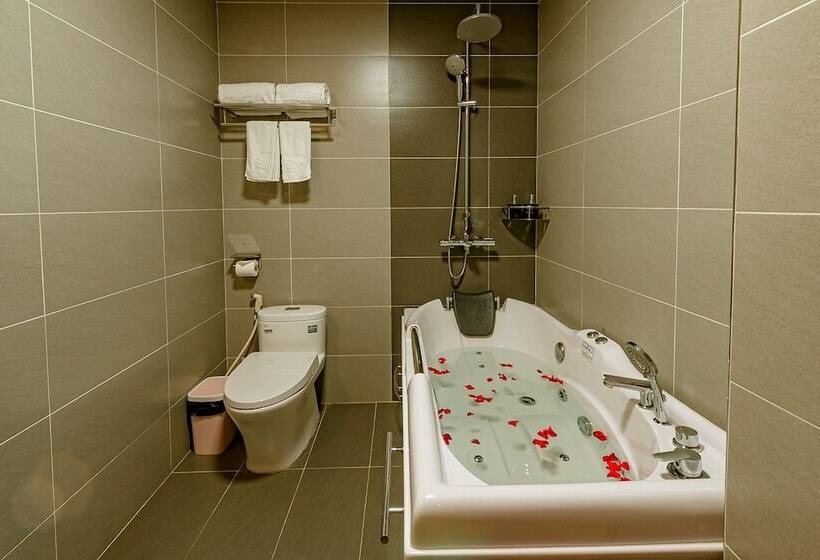 Zen Riverside Hotel & Residences