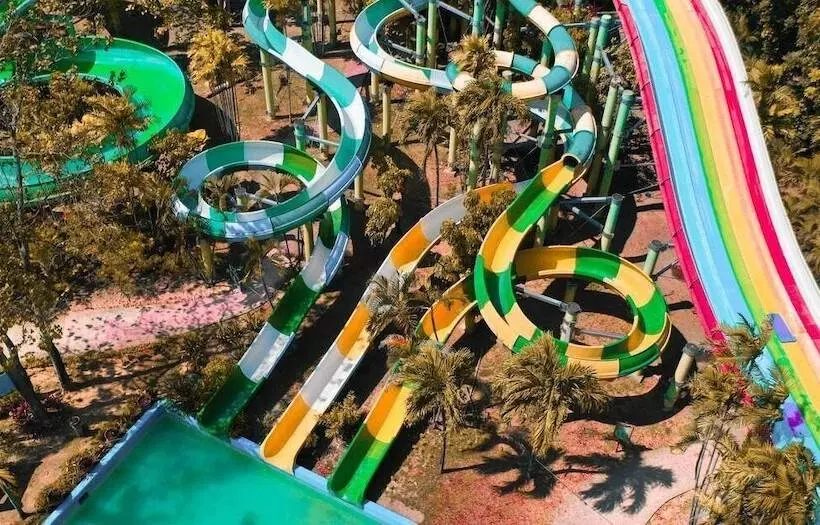 ホテル The Park Silang