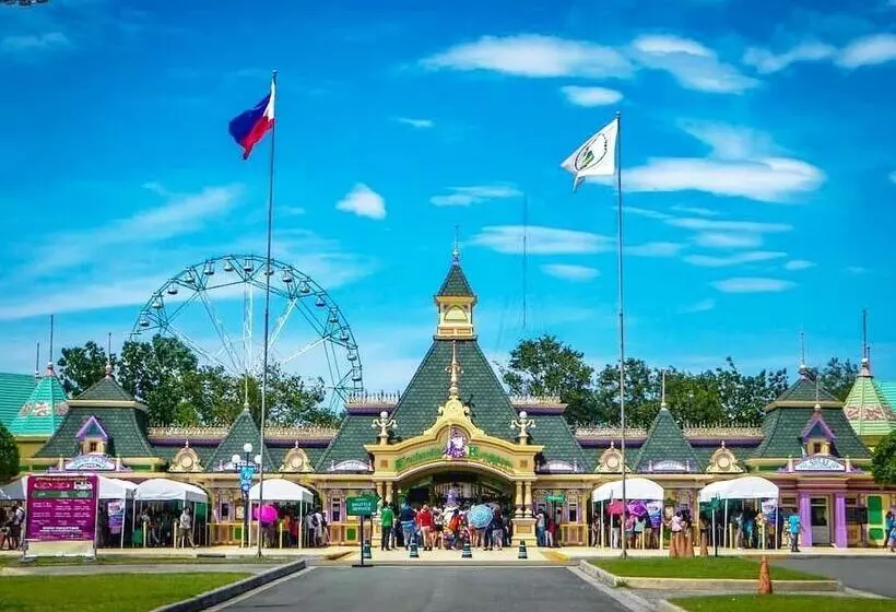 ホテル The Park Silang