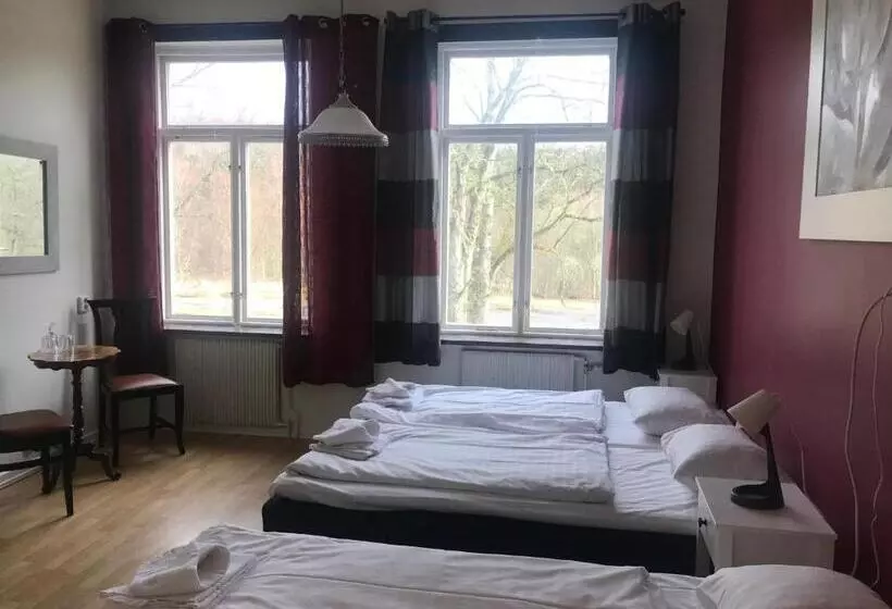 Hunnebergs Gård Hostel & Camping