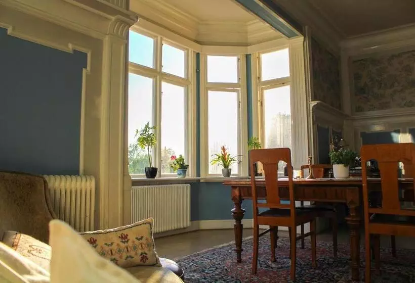 Hunnebergs Gård Hostel & Camping