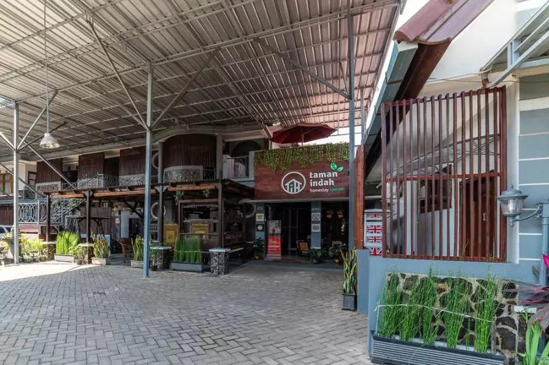 ペンション Reddoorz Syariah Near Rri Malang