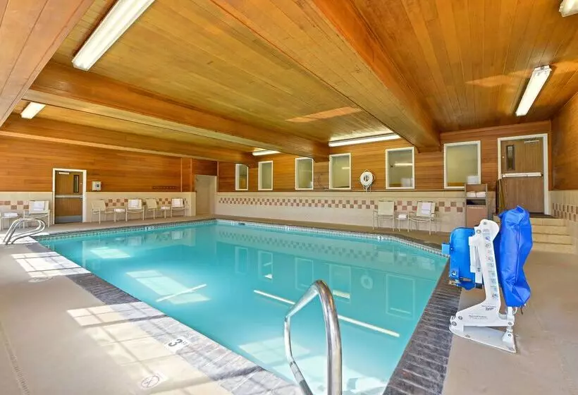 Отель Best Western Plus Rama Inn & Suites