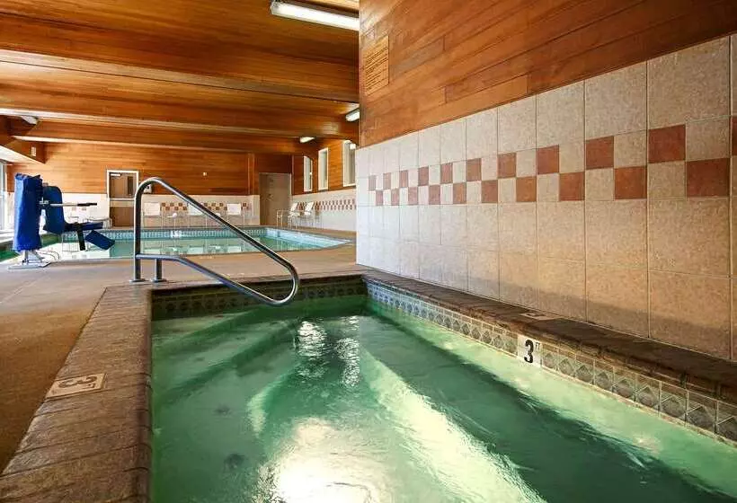 Отель Best Western Plus Rama Inn & Suites