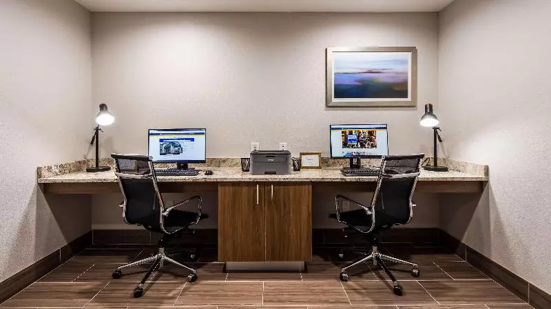 Отель Best Western Plus Rama Inn & Suites