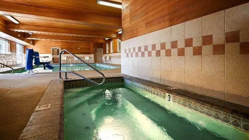 Отель Best Western Plus Rama Inn & Suites