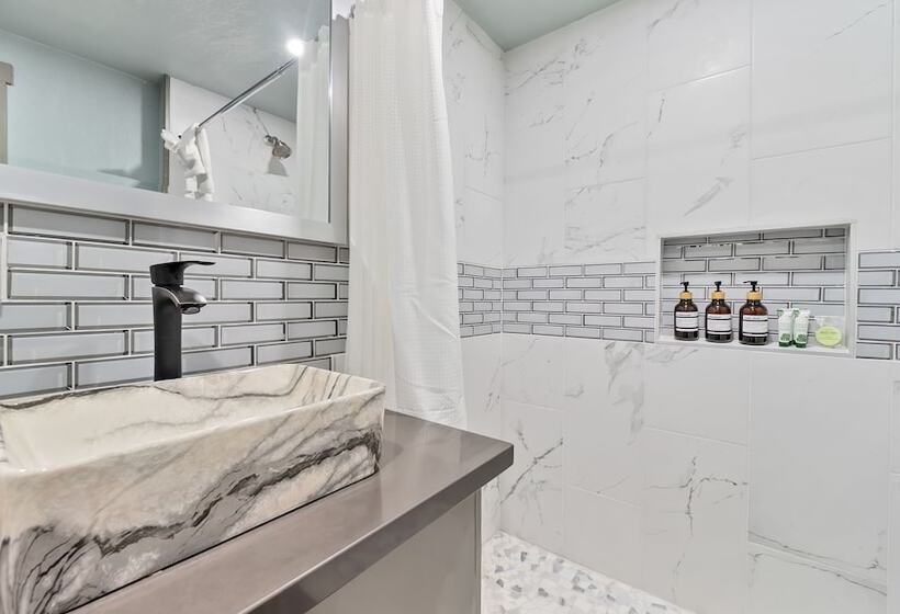 فندق Blue Jay Lodge