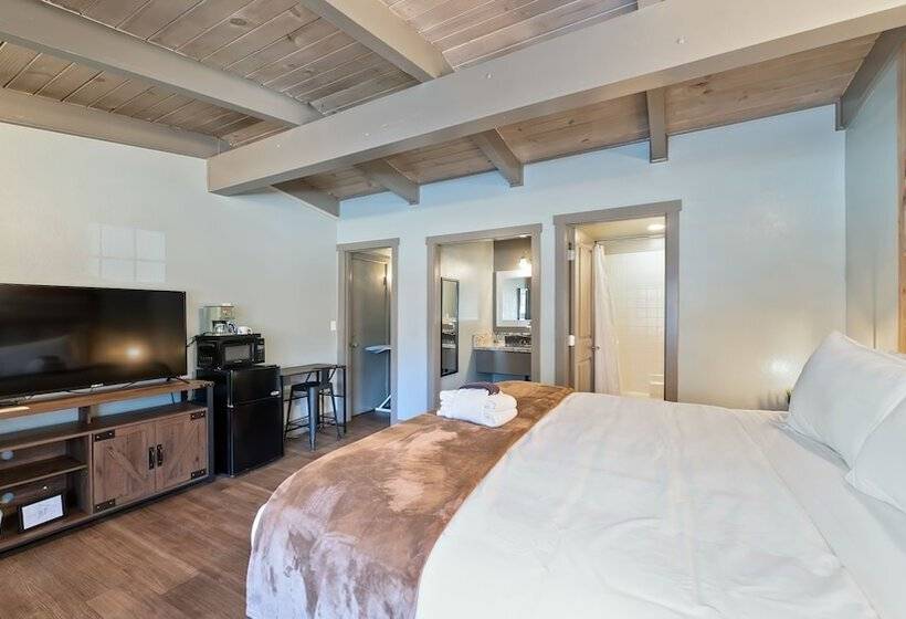 فندق Blue Jay Lodge