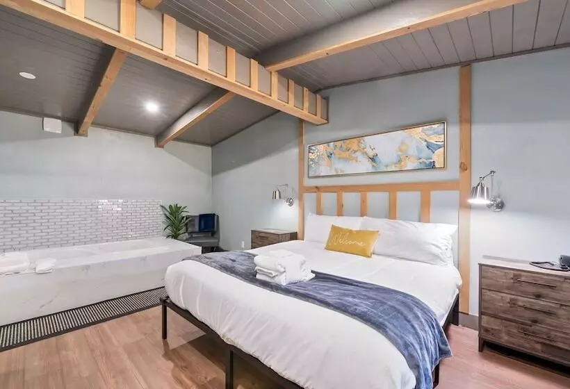 Отель Blue Jay Lodge