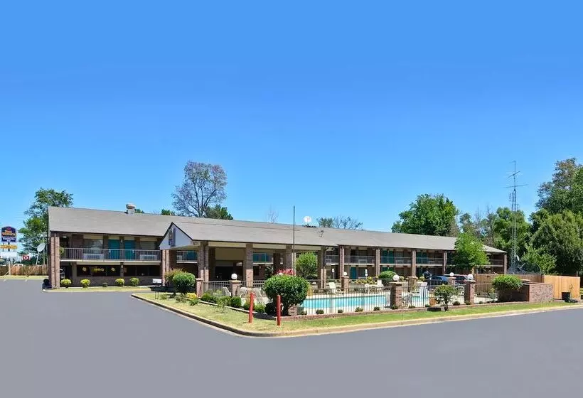 Отель Travelers Inn And Suites