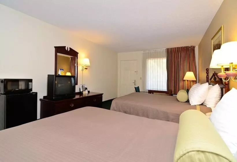 Отель Travelers Inn And Suites