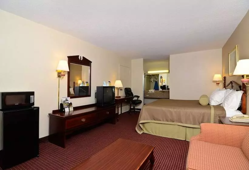 Отель Travelers Inn And Suites