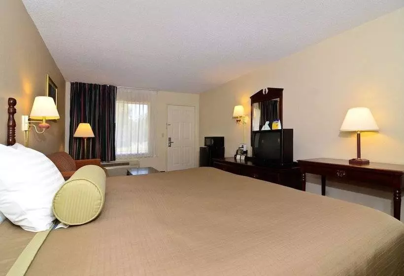 Отель Travelers Inn And Suites