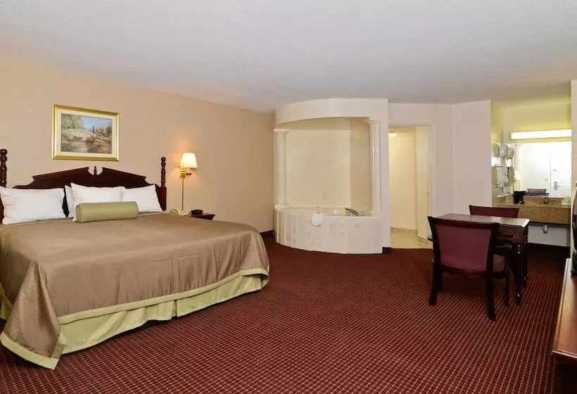 Отель Travelers Inn And Suites