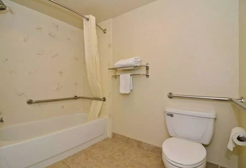 Отель Travelers Inn And Suites