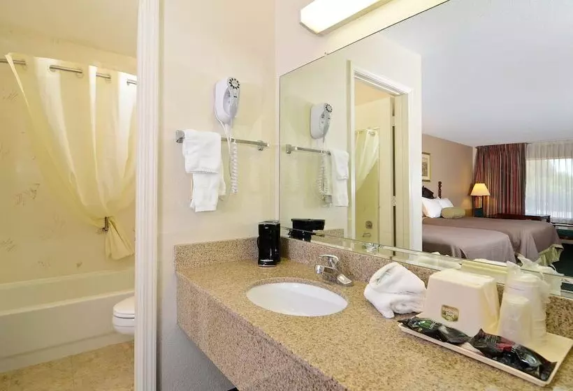 Отель Travelers Inn And Suites