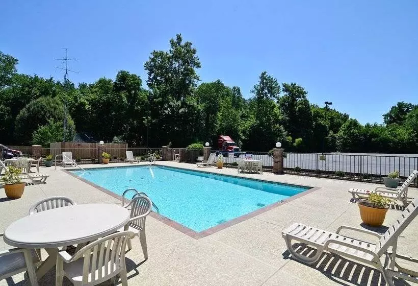 Отель Travelers Inn And Suites