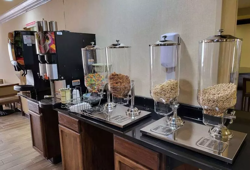 호텔 Wingate By Wyndham Greensboro Coliseum