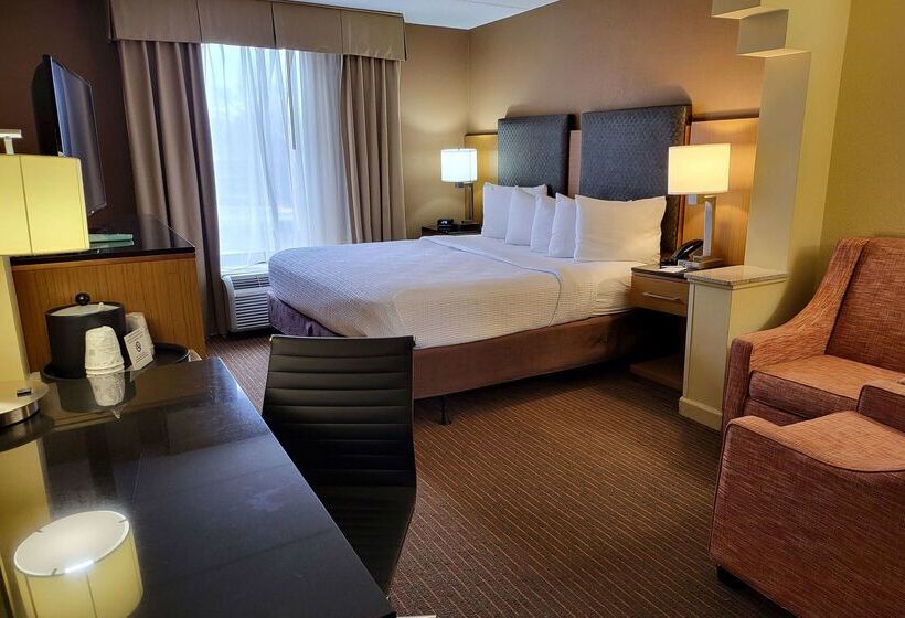 בית מלון כפרי Wingate By Wyndham Greensboro Coliseum