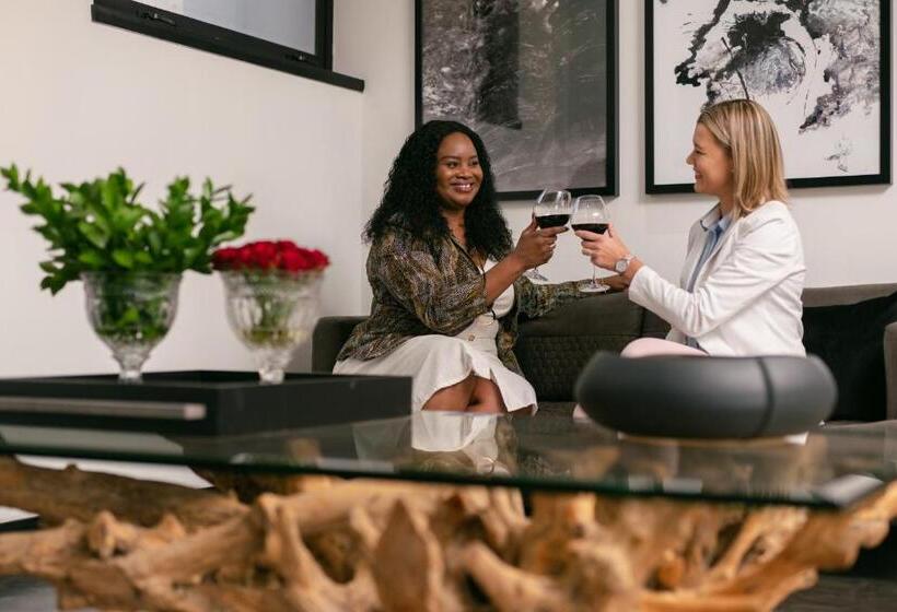 Seven Villa Hotel & Spa