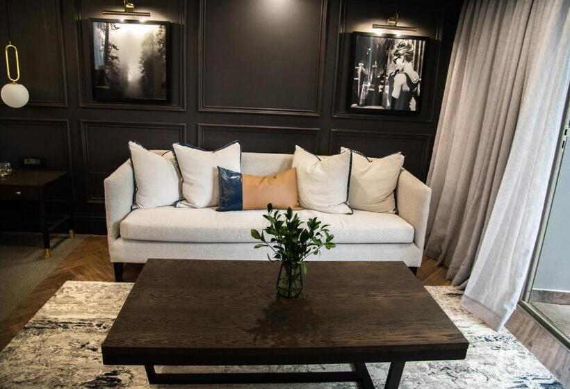 Seven Villa Hotel & Spa