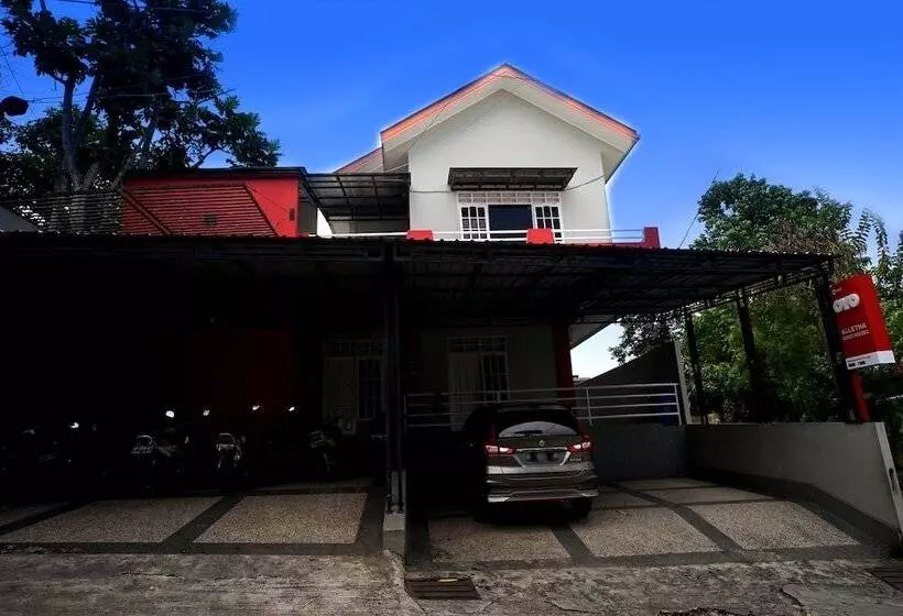 ホテル Oyo 1007 Alletha Residence 2