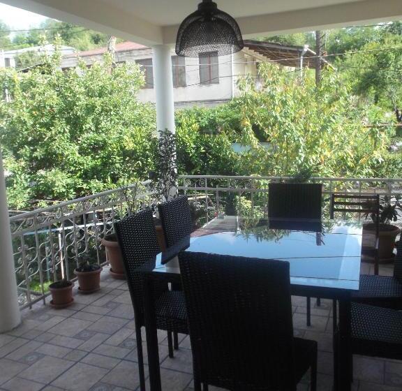 پانسیون Stone House