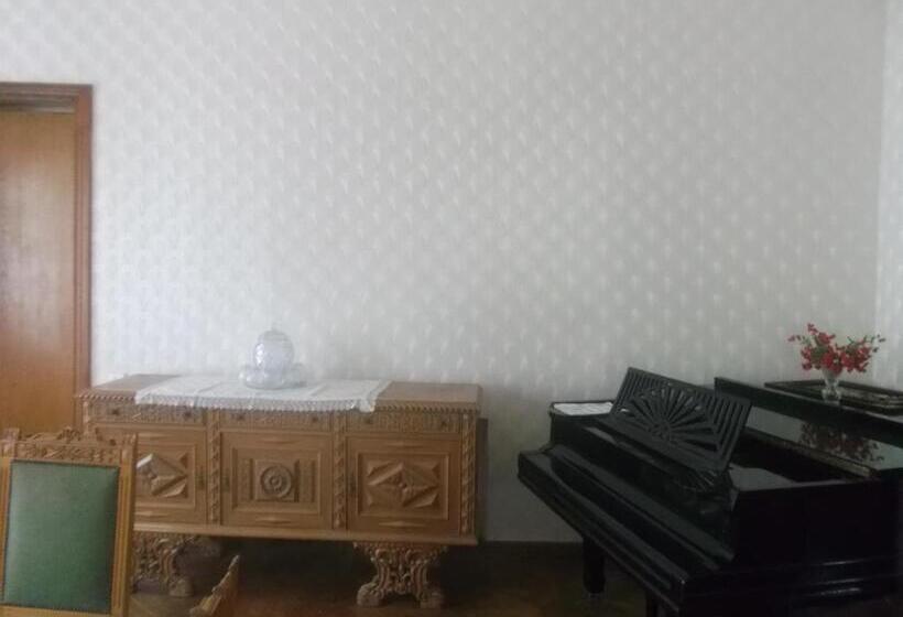 پانسیون Stone House