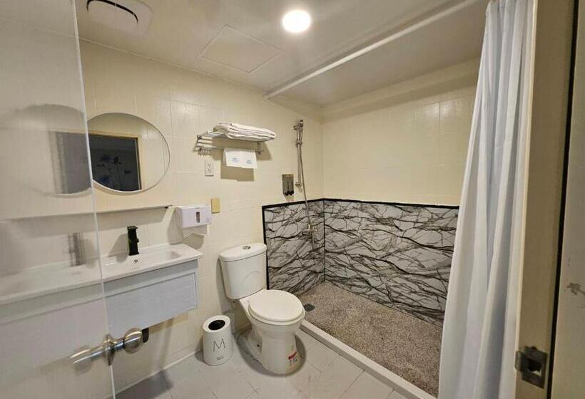 هاستل Joy Garden