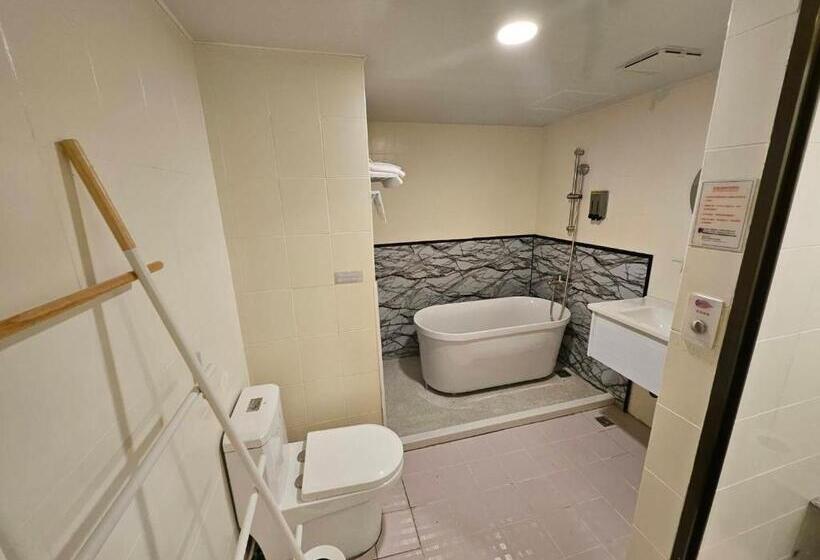 هاستل Joy Garden